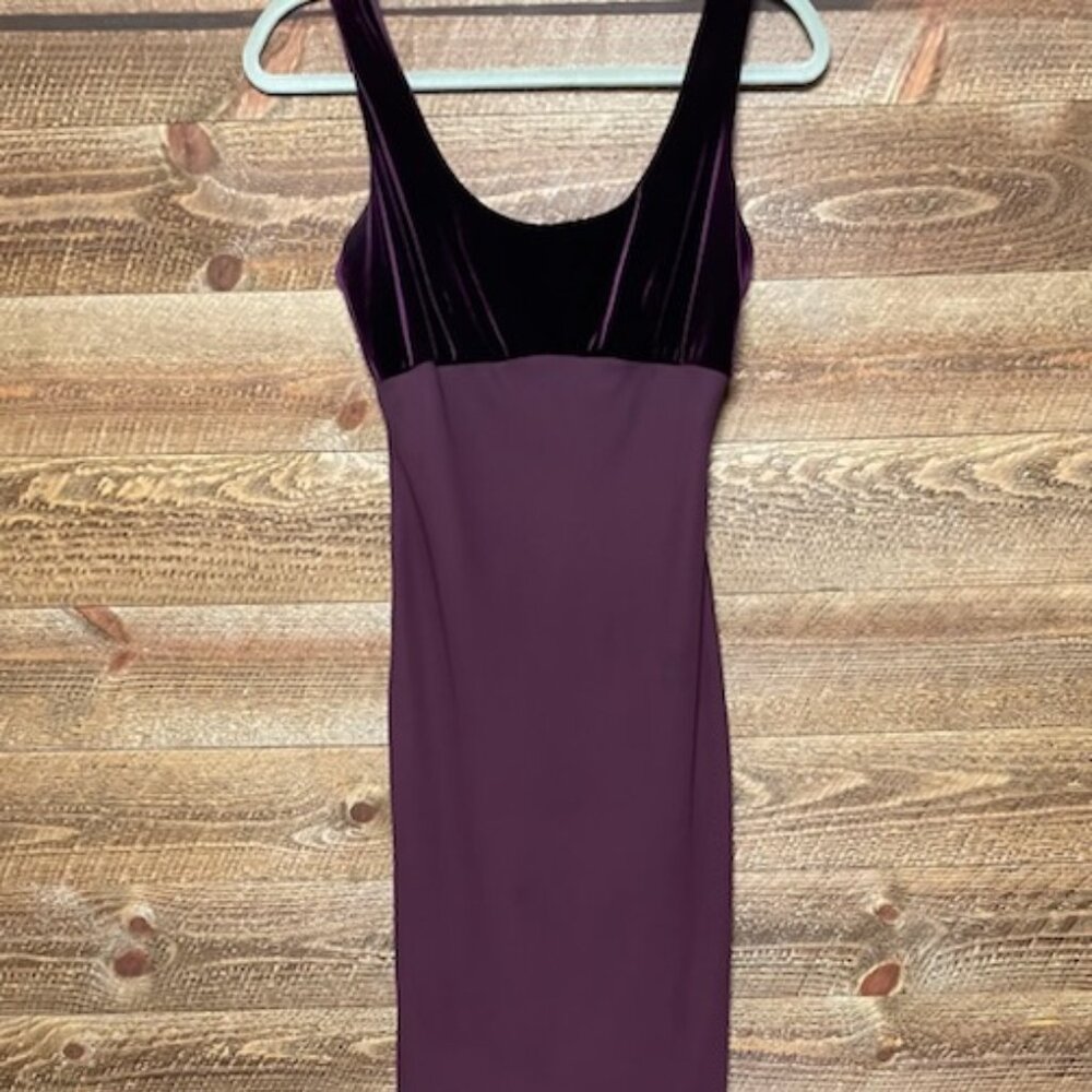 Zum Zum by Niki Livas Velvet/Polyester Blend Gown / Formal Dress - Size 4